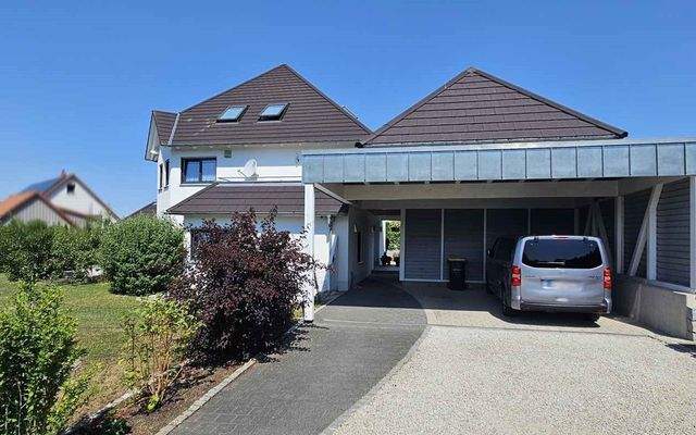 Außenansicht und Carport