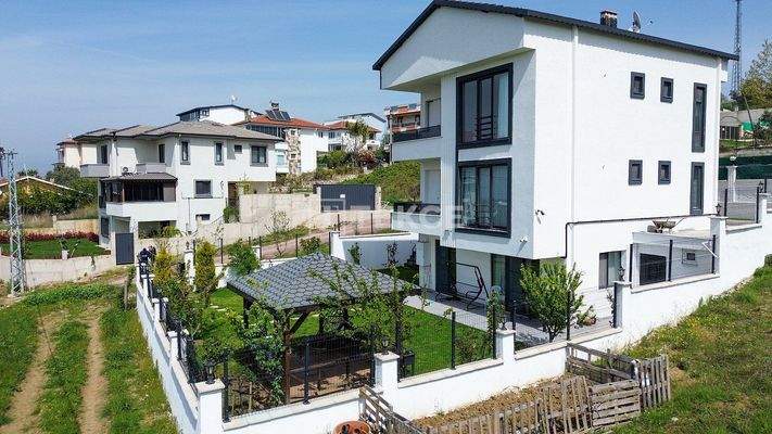 Detached Villa with Private Landscaping in Akköy