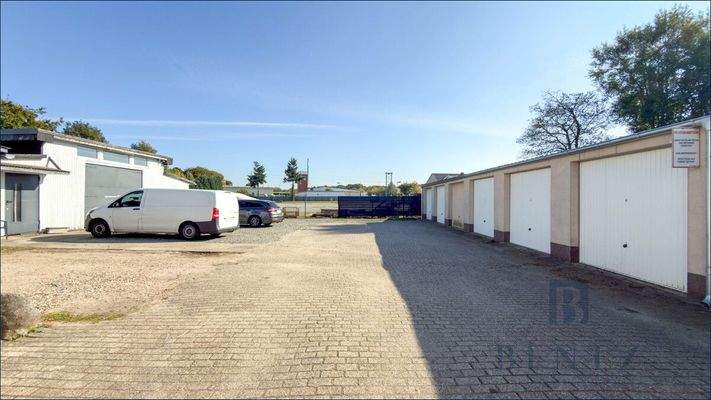 Garagen und Lagerfläche