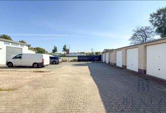 Garagen und Lagerfläche