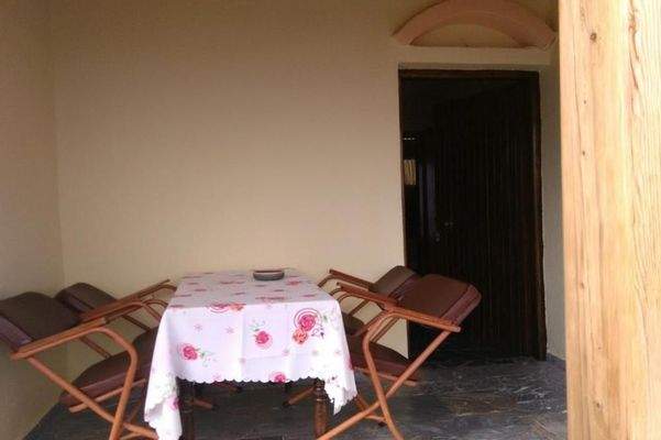 Kreta, Ammoudara: Haus mit 3 Wohnungen in Meeresnähe zu verkaufen