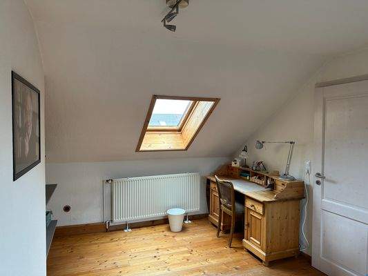 große Zimmer DG b.JPG