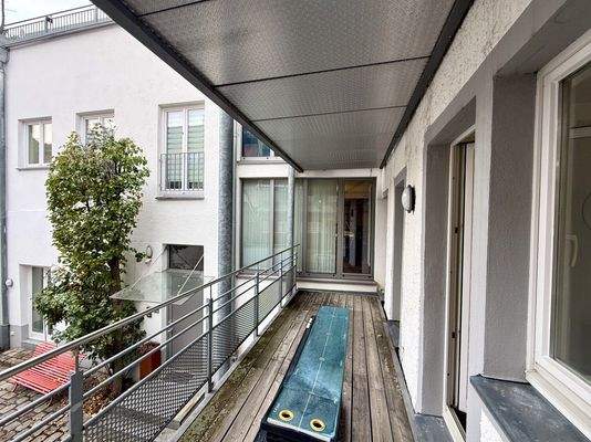 großer Loggia-Balkon