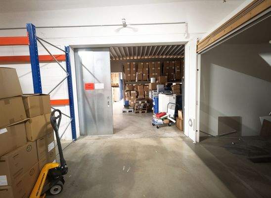 Lagerhalle 2 ( 359 m² ) 