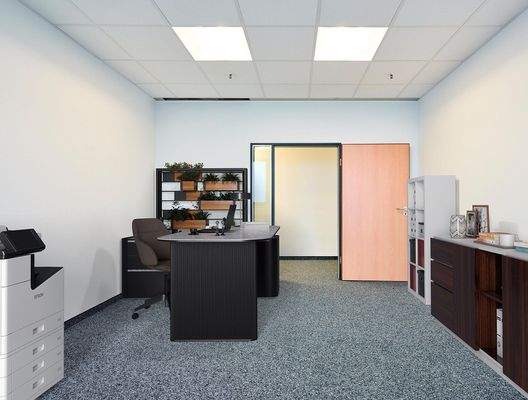 Büro mit Beispielmöbilierung