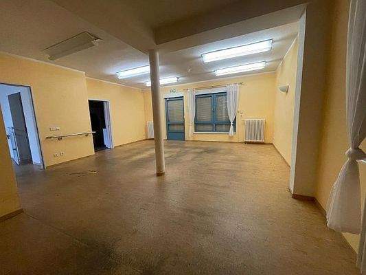 großzügiges Zimmer mit Terrassenzugang