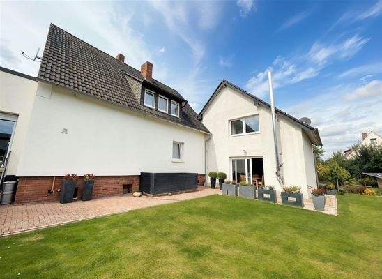 Gartenansicht (links Haupthaus-rechts Anbau)