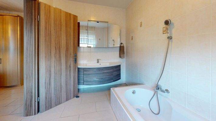 Elternbad mit Badewanne