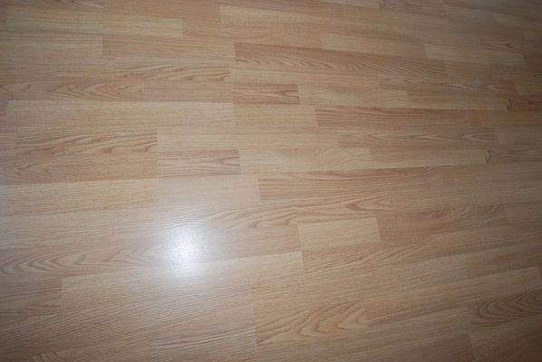 Köhler-Immobilien - Neuer Laminatboden Schlafzimmer