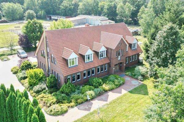 Luftaufnahme Straßenseitig