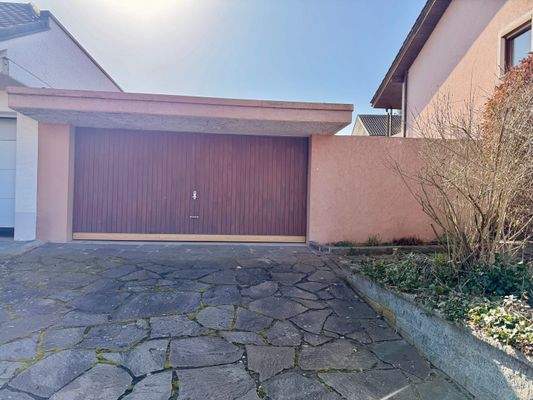 Große Doppelgarage