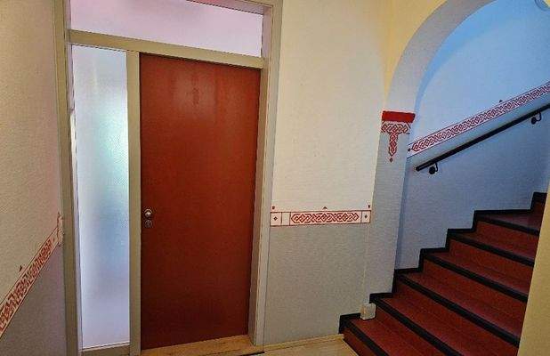 Büroeingang mit Treppe