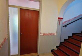 Büroeingang mit Treppe