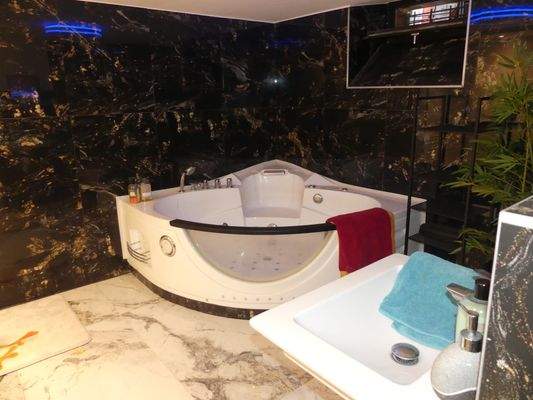 Badezimmer im Untergeschoss