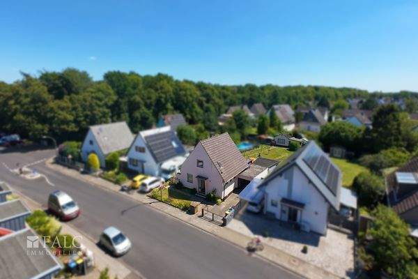 Ansicht Straßenseite aus der Luft