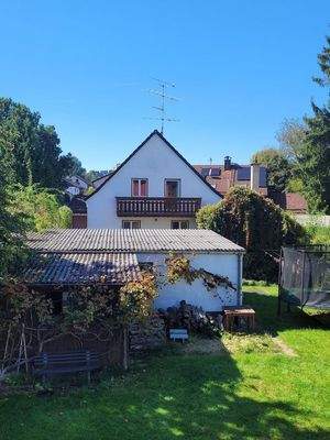 Hausrückseite mit Garten