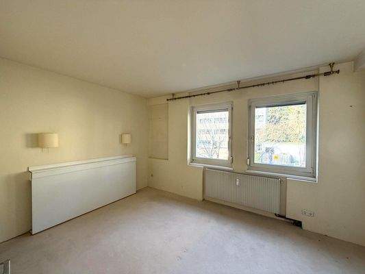 Schlafzimmer 1 von 2