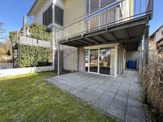 Große, überdachte Terrasse