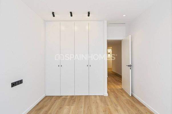 Modern Flat Near Avenida Diagonal in Les Corts