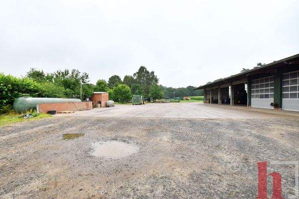 Gewerbeobjekt mit Lagerhallen
