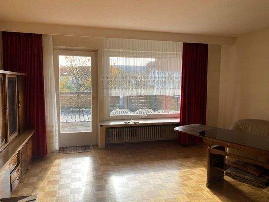 Wohnzimmer mit Zugang zur Terrasse