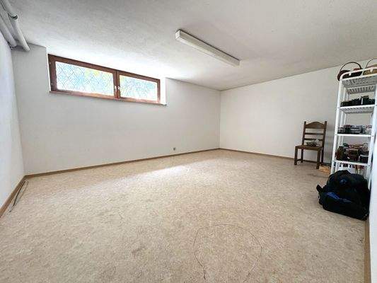 UG Keller zweiter Hobbyraum.jpg