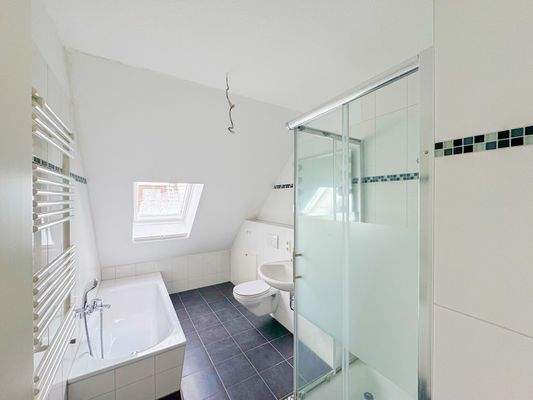 Vollbad mit Tageslicht OG