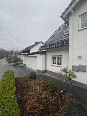 Frontansicht mit Garage