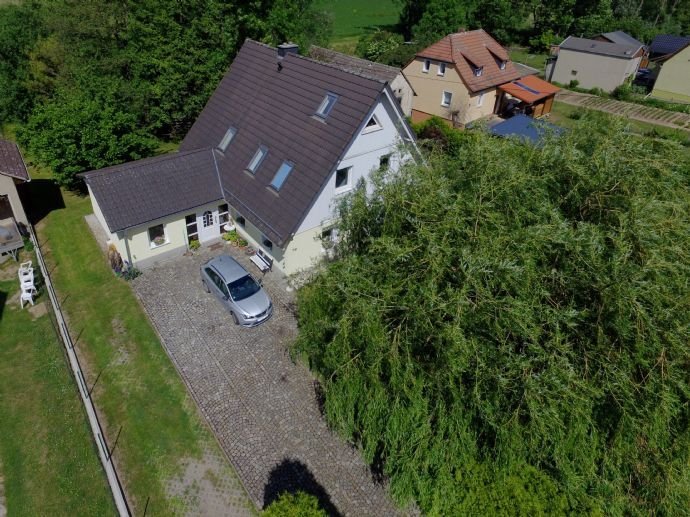 KEINE 10 MINUTEN INS JENAER ZENTRUM - EINFAMILIENHAUS MIT GROSSEM GRUNDSTÜCK UND BACH IN ALTENDORF