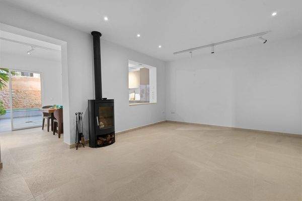 Wohnzimmer mit Kamin