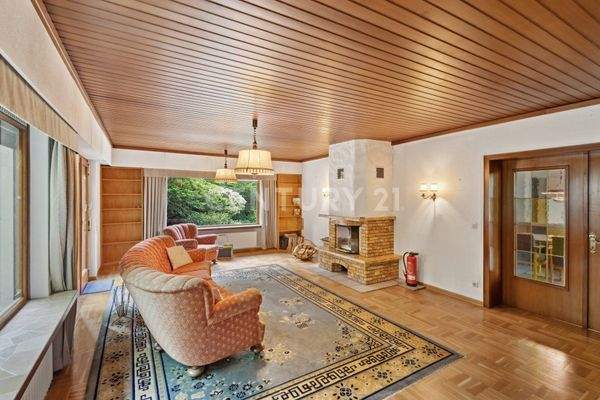 Wohnzimmer mit Kamin