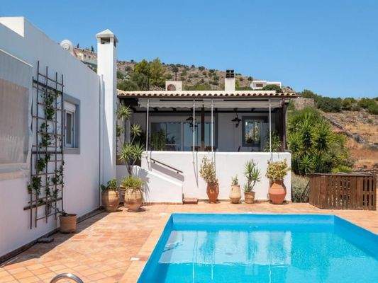 Kreta, Elounda: Villa mit Pool und atemberaubendem Meerblick auf die Bucht zu verkaufen