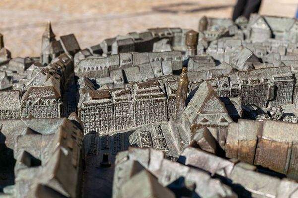 Investment Paket: 4-Sterne-Hotel, WGH, Parkplatz/B