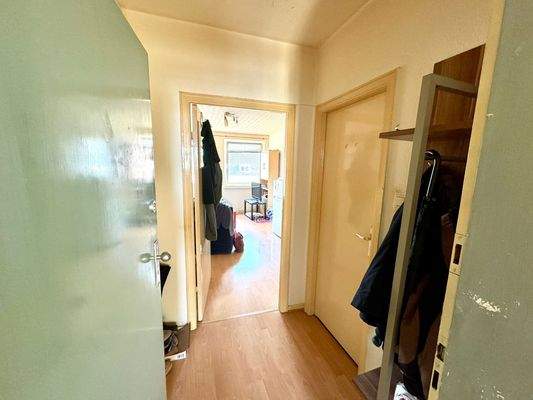 4. OG 1-Zimmer: Flur