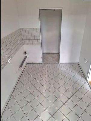 Küche mit Abstellraum