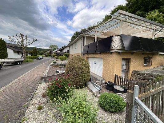 Seitenansicht mit direktem Zugang zum Garten