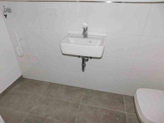 4 Gäste-WC m. Waschmaschinenanschluss