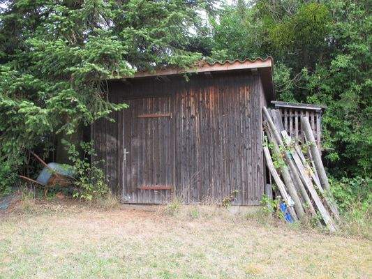 Massive Gerätehütte.JPG