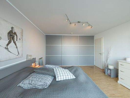 Schlafzimmer mit Einbauschrank