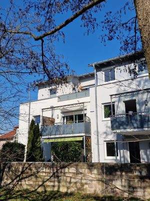 Großer, überdachter Balkon