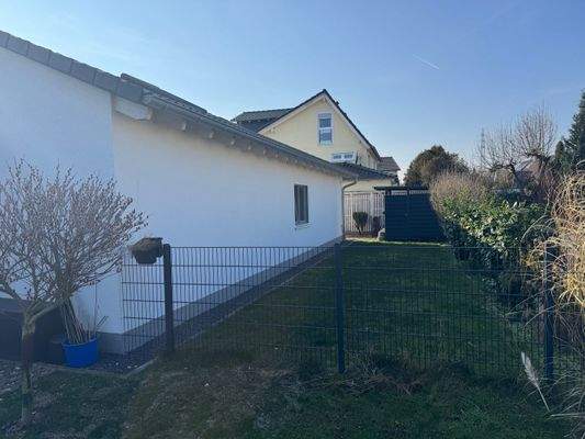 Gartenfläche hinzter dem Haus2.jpg