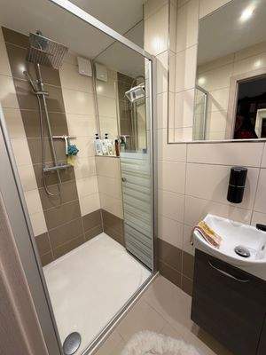 2. Bad mit Dusche
