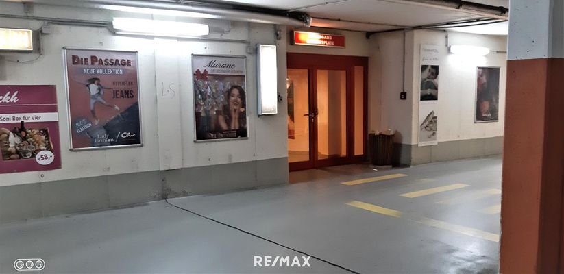 Aufgang zur Shopping-Passage
