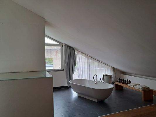 Schlafzimmer mit Bad