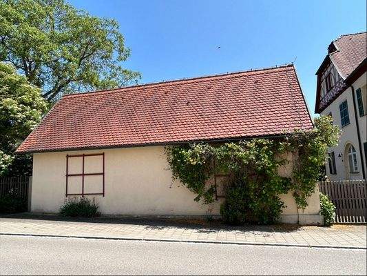 Ansicht Garage und Nebengebäude von Westen