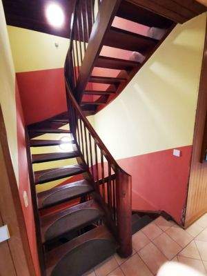 1055-17 Treppe zum OG.jpg