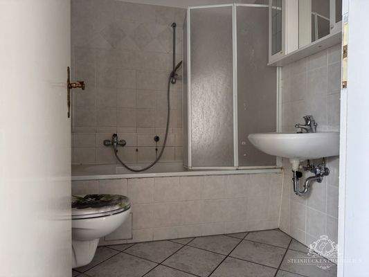 Badezimmer mit Wanne