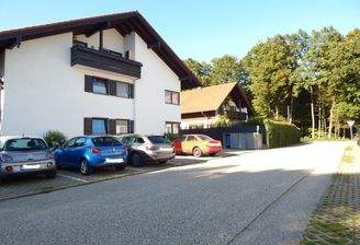 Zufahrt/Parkplatz