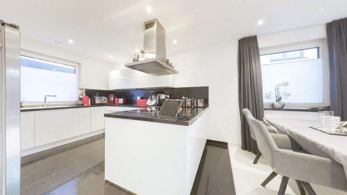 Küche mit Kochinsel