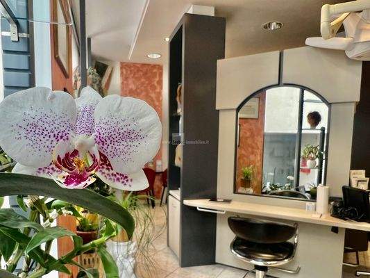 Friseur-parrucchiere-comprare-kaufen-mieten-centro-Salone-Meran-